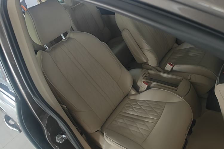 Used Buick GL8 2023 Facelifted Land Cruiser Executive Luxury Version Right Front Seat