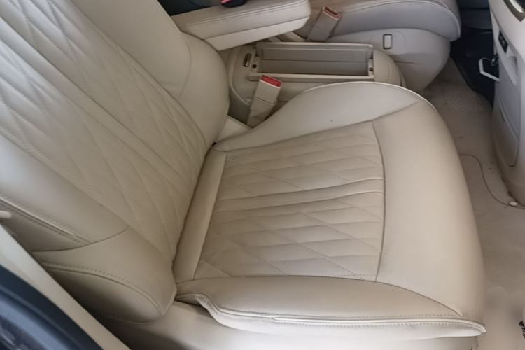 Used Buick GL8 2023 Facelifted Land Cruiser Executive Luxury Version Right Front Seat