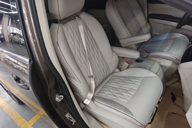 Used Buick GL8 2023 Land Executive Class Comfort Model Right Front Seat