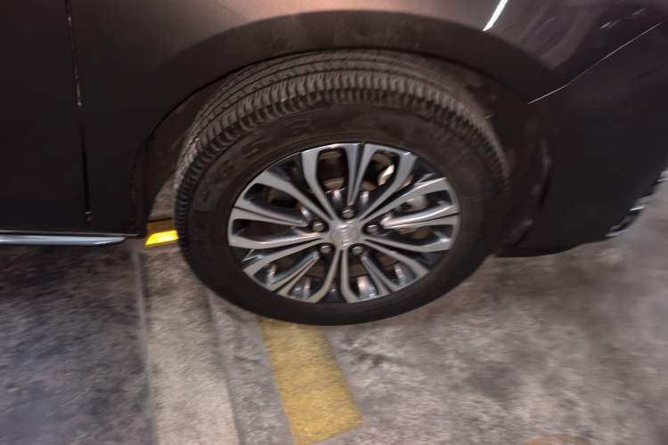 Used Buick GL8 2023 Land Executive Class Smart Enjoyment Model Right Front Wheel Hub