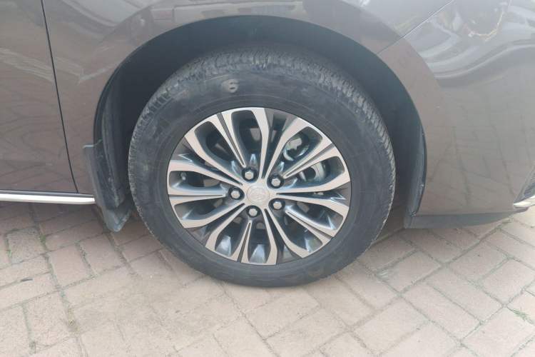 Used Buick GL8 2023 Land Executive Class Smart Enjoyment Model Right Front Wheel Hub