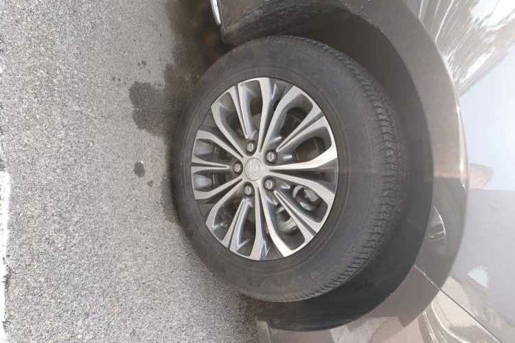 Used Buick GL8 2023 Land Executive Class Smart Enjoyment Model Right Front Wheel Hub