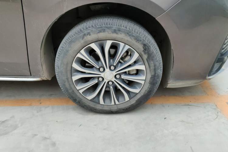 Used Buick GL8 2023 Land Executive Class Smart Enjoyment Model Right Front Wheel Hub