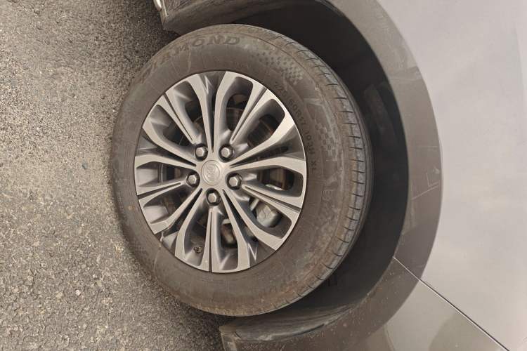 Used Buick GL8 2023 Land Executive Class Comfort Model Right Front Wheel Hub