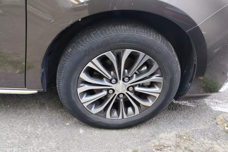 Used Buick GL8 2023 Land Executive Class 652T Luxury Model Right Front Wheel Hub
