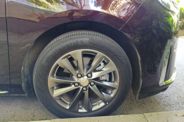 Used Buick GL8 2023 Avenir Aivia Six-Seat Deluxe Edition Right Front Wheel Hub