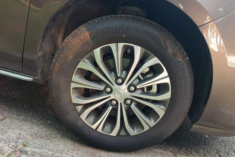 Used Buick GL8 2023 Land Executive Class Smart Enjoyment Model Right Front Wheel Hub
