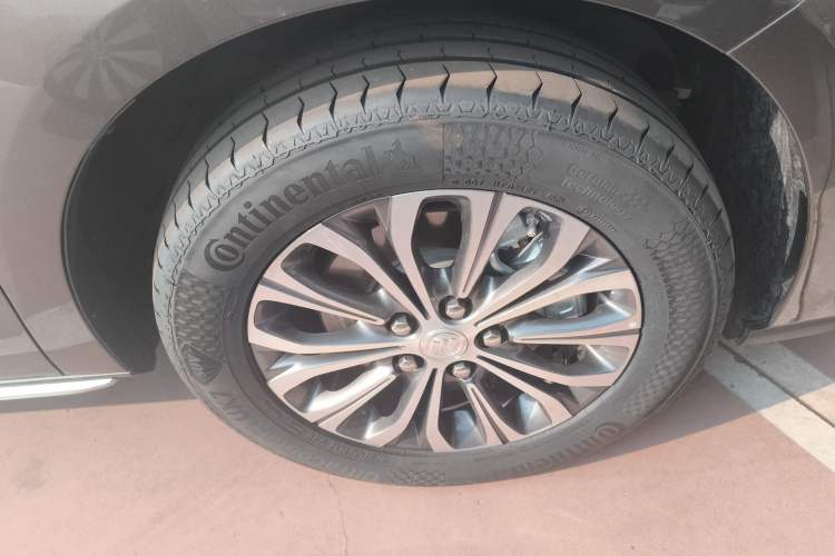 Used Buick GL8 2023 Land Executive Class Comfort Model Right Front Wheel Hub