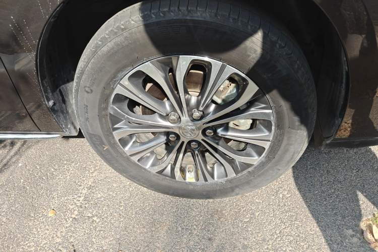Used Buick GL8 2023 Land Executive Class 652T Luxury Model Right Front Wheel Hub