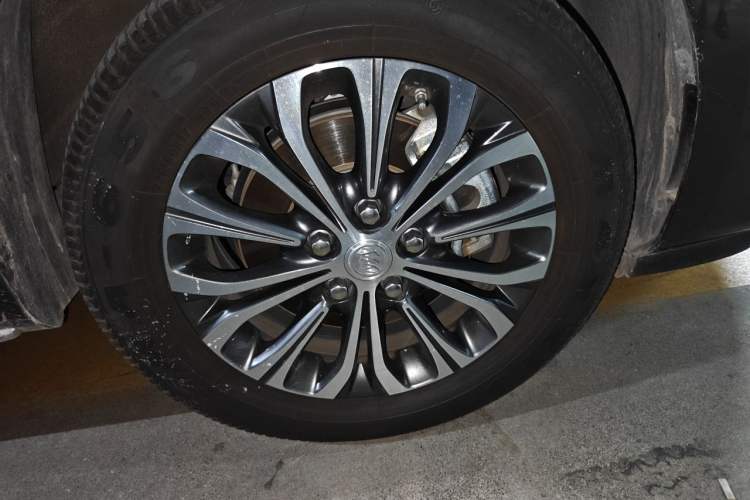 Used Buick GL8 2023 Land Executive Class Comfort Model Right Front Wheel Hub
