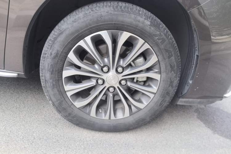 Used Buick GL8 2023 Land Executive Class 652T Luxury Model Right Front Wheel Hub