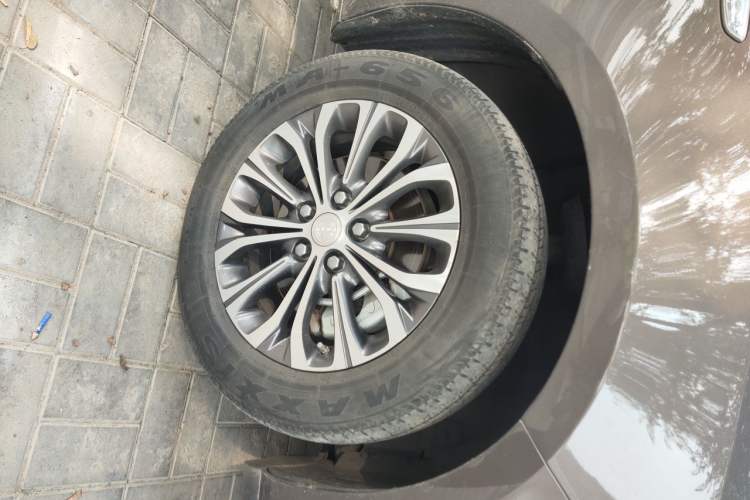 Used Buick GL8 2023 Land Executive Class Smart Enjoyment Model Right Front Wheel Hub