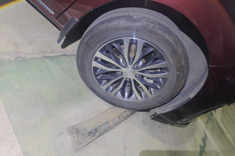 Used Buick GL8 2023 ES Lu Zun Comfort Model Right Front Wheel Hub