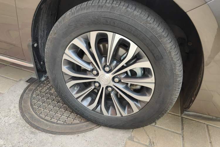 Used Buick GL8 2023 Land Executive Class 652T Luxury Model Right Front Wheel Hub