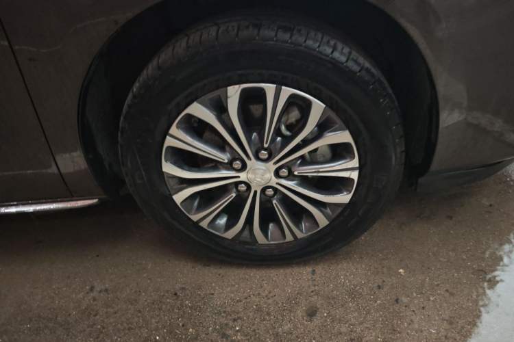 Used Buick GL8 2023 Land Executive Class Smart Enjoyment Model Right Front Wheel Hub