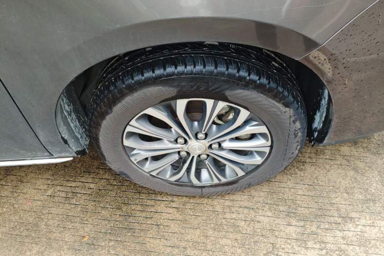 Used Buick GL8 2023 Land Executive Class Smart Enjoyment Model Right Front Wheel Hub