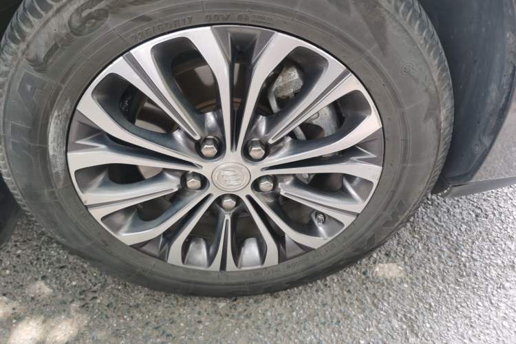 Used Buick GL8 2023 Land Executive Class 652T Luxury Model Right Front Wheel Hub