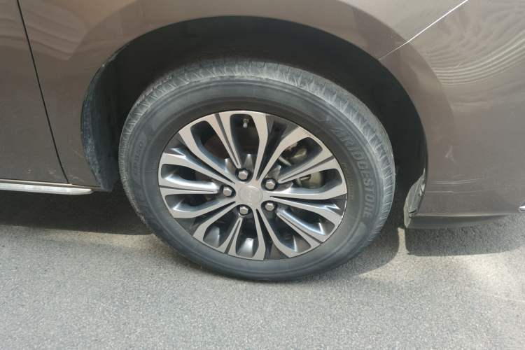 Used Buick GL8 2023 Land Executive Class Smart Enjoyment Model Right Front Wheel Hub