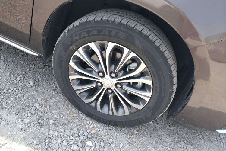 Used Buick GL8 2023 Land Executive Class Smart Enjoyment Model Right Front Wheel Hub