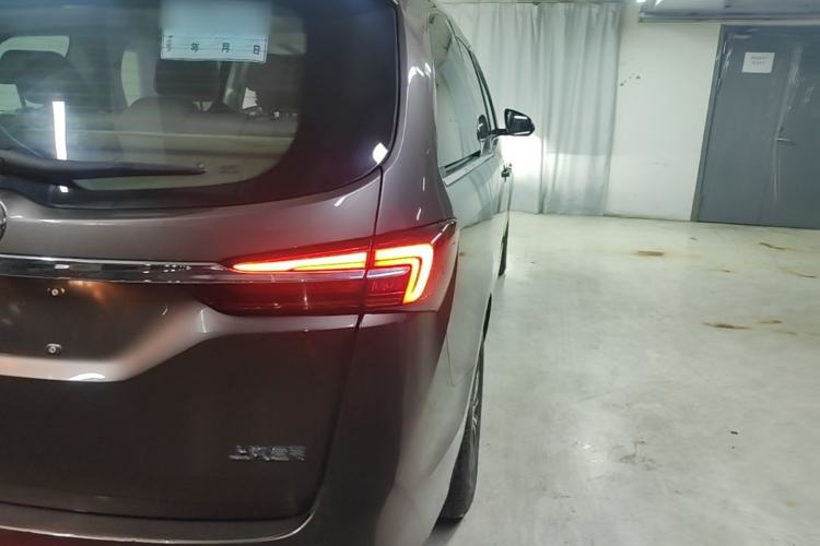 Used Buick GL8 2023 Land Executive Class Comfort Model Right Rear Taillight
