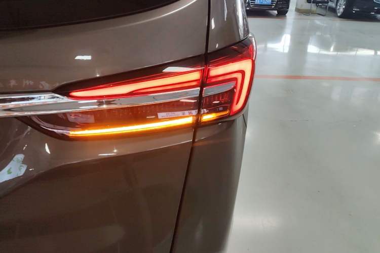 Used Buick GL8 2023 Land Business Class Smart Deluxe Model Right Rear Taillight
