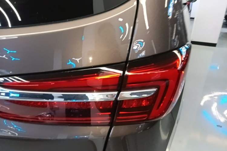 Used Buick GL8 2023 Facelifted Land Cruiser Executive Luxury Version Right Rear Taillight