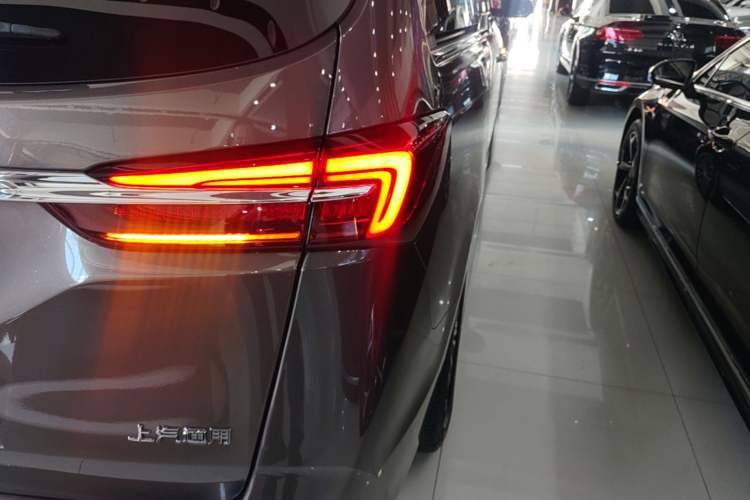 Used Buick GL8 2023 Facelifted Land Cruiser Executive Luxury Version Right Rear Taillight