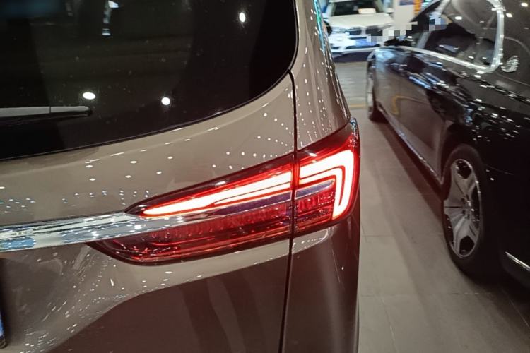 Used Buick GL8 2023 Facelifted Land Cruiser Executive Luxury Version Right Rear Taillight