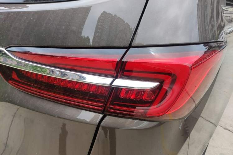 Used Buick GL8 2023 Land Executive Class Comfort Model Right Rear Taillight