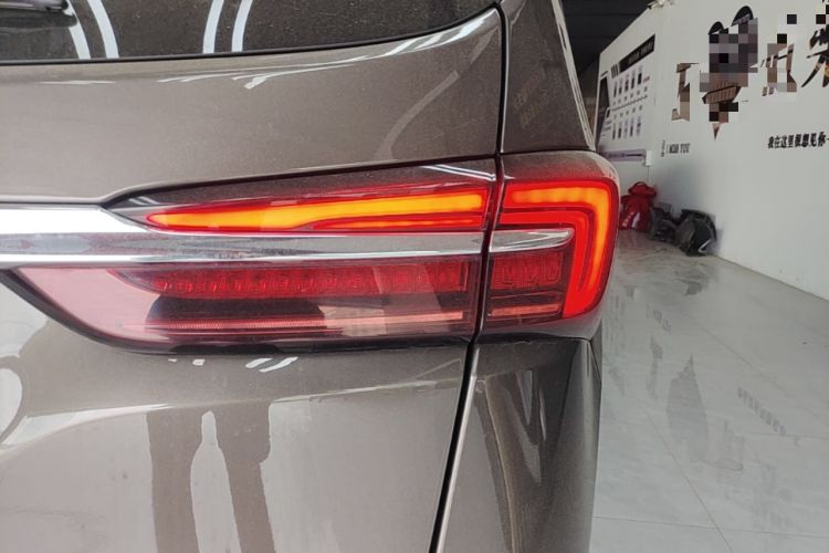 Used Buick GL8 2023 Facelifted Land Cruiser Executive Luxury Version Right Rear Taillight