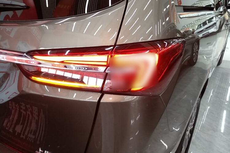 Used Buick GL8 2023 Facelifted Land Cruiser Executive Luxury Version Right Rear Taillight