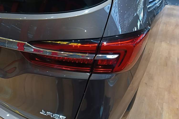 Used Buick GL8 2023 Facelifted Land Cruiser Executive Luxury Version Right Rear Taillight