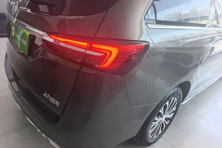 Used Buick GL8 2023 Facelifted Land Cruiser Executive Luxury Version Right Rear Taillight