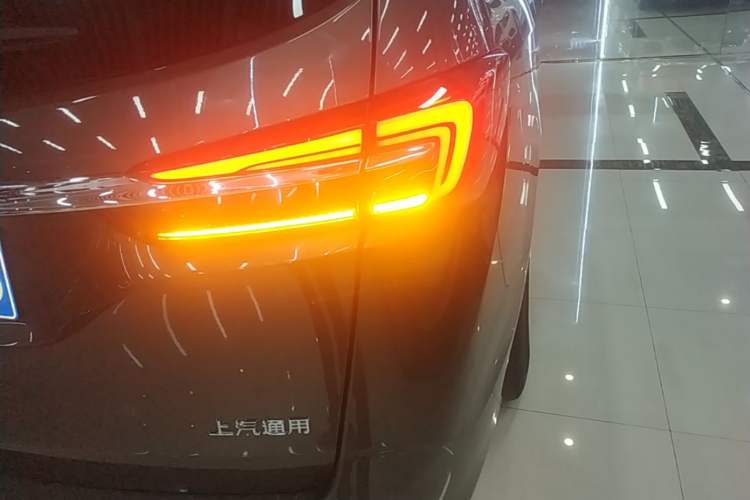 Used Buick GL8 2023 Facelifted Land Cruiser Executive Luxury Version Right Rear Taillight