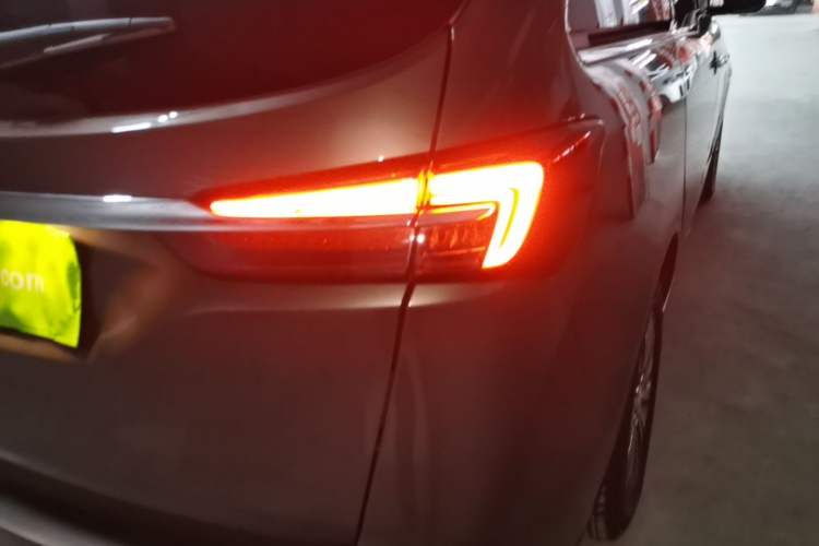 Used Buick GL8 2023 Facelifted Land Cruiser Executive Luxury Version Right Rear Taillight