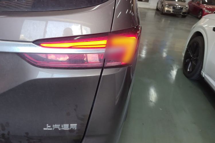 Used Buick GL8 2023 Facelifted Land Cruiser Executive Luxury Version Right Rear Taillight