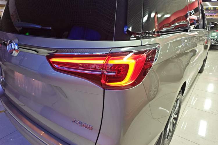 Used Buick GL8 2023 ES Lu Zun Deluxe Model Right Rear Taillight