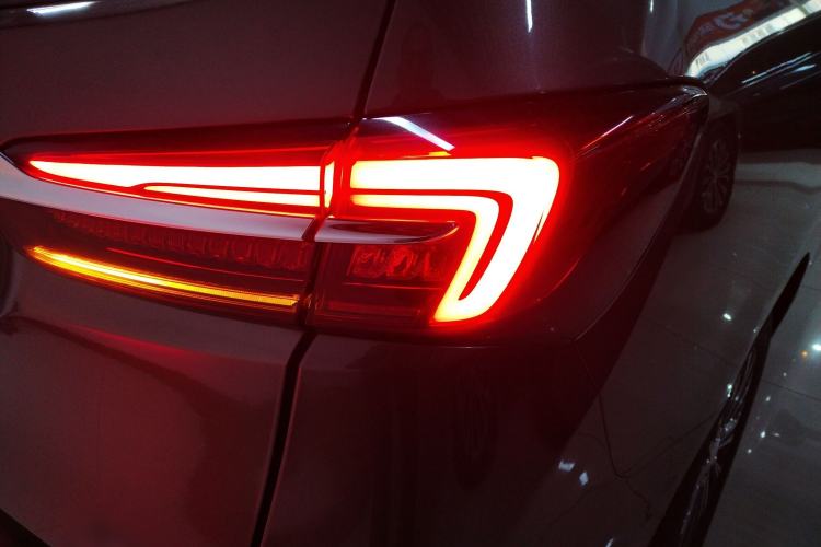 Used Buick GL8 2023 Land Executive Class Smart Enjoyment Model Right Rear Taillight