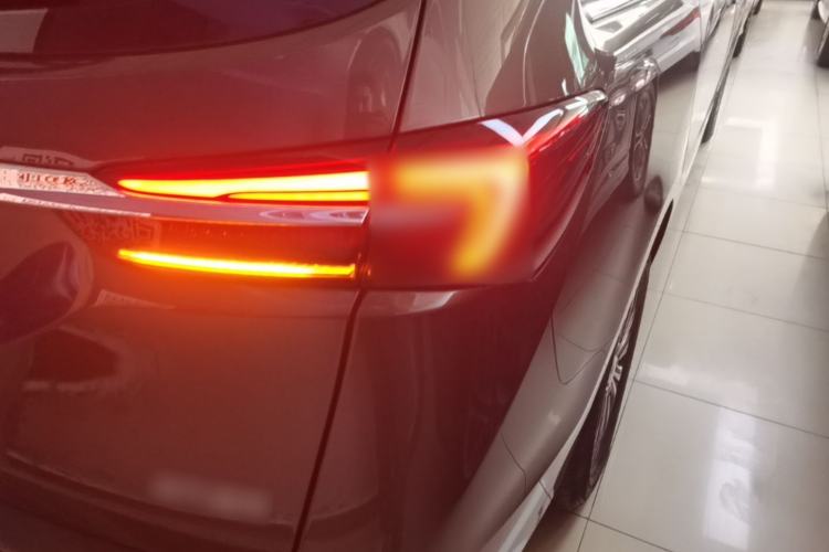 Used Buick GL8 2023 Land Executive Class Comfort Model Right Rear Taillight