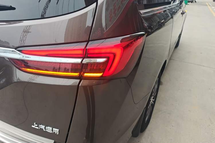 Used Buick GL8 2023 Facelifted Land Cruiser Executive Luxury Version Right Rear Taillight