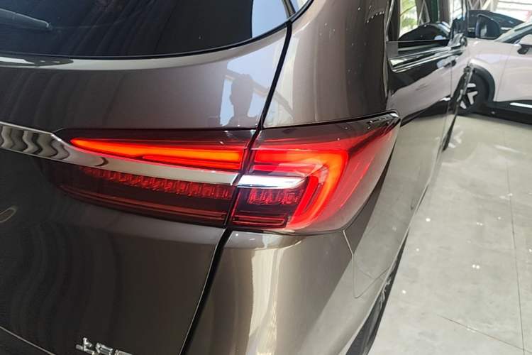 Used Buick GL8 2023 Land Executive Class Smart Enjoyment Model Right Rear Taillight