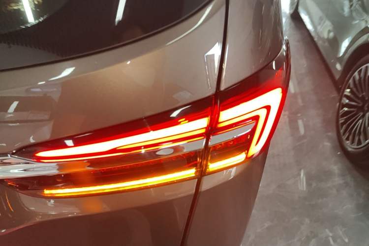 Used Buick GL8 2023 Land Executive Class Smart Enjoyment Model Right Rear Taillight
