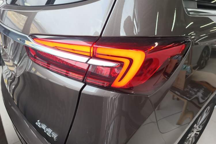 Used Buick GL8 2023 Facelifted Land Cruiser Executive Luxury Version Right Rear Taillight