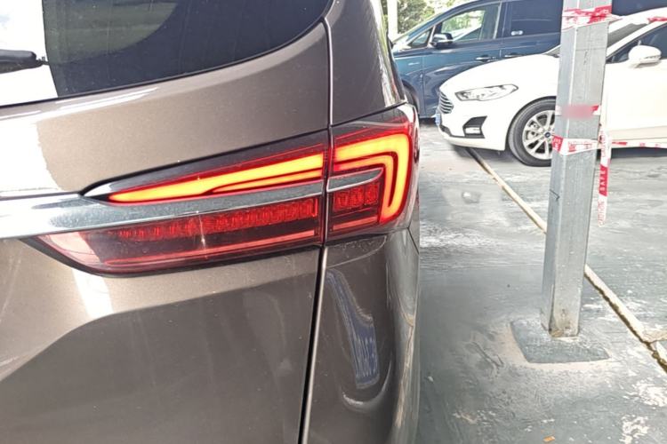 Used Buick GL8 2023 Land Executive Class 652T Luxury Model Right Rear Taillight
