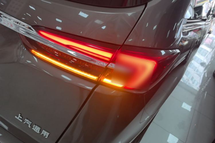 Used Buick GL8 2023 Facelifted Land Cruiser Executive Luxury Version Right Rear Taillight