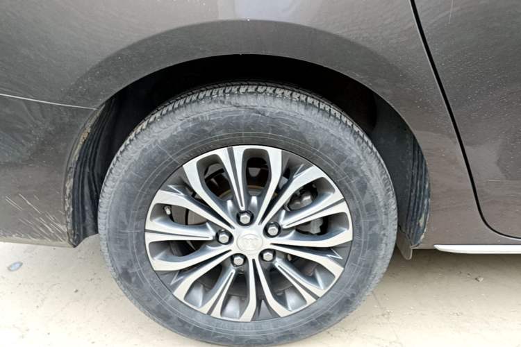 Used Buick GL8 2023 Land Business Class Smart Deluxe Model Right Rear Wheel Hub