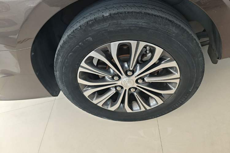 Used Buick GL8 2023 Land Executive Class Comfort Model Right Rear Wheel Hub