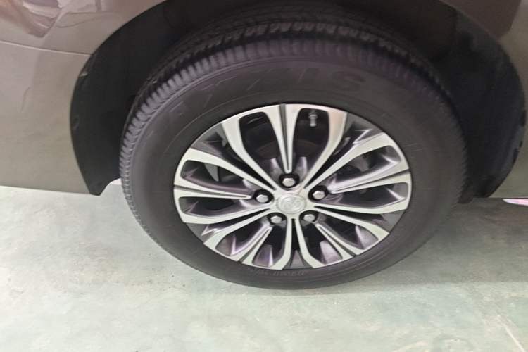 Used Buick GL8 2023 Land Executive Class Comfort Model Right Rear Wheel Hub
