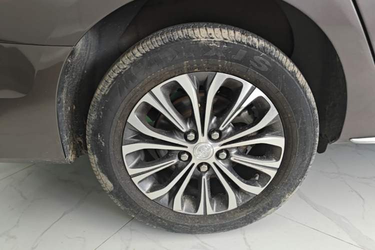 Used Buick GL8 2023 Land Executive Class Smart Enjoyment Model Right Rear Wheel Hub