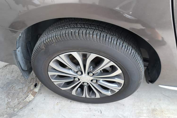 Used Buick GL8 2023 Land Executive Class Comfort Model Right Rear Wheel Hub